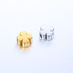7x7mm ciondolo gioielli fai-da-te inciso in grado di <span class=keywords><strong>Laser</strong></span> che fa accessori distanziatori perline portafortuna in acciaio inossidabile a quattro foglie - Product Image 5