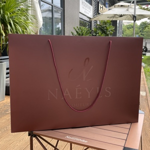 Xu hướng 2025 Tùy chỉnh cao cấp UV in giấy tráng túi thời trang thân thiện với môi Túi mua sắm phù hợp cho hàng may mặc và giày - Product Image 1