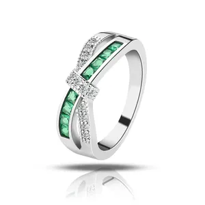 Mascotte Cz anello in argento Sterling 925 2022 New Lady Women anello da dito geometrico anello con smeraldo di moda per le donne