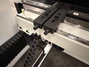 4轴自动金属成型130吨高精度液压数控折弯机 - Product Image 3