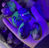 Cristal fluorescent UV poli de pierre de palmier d'agate volcanique naturelle de qualité supérieure pour la guérison Reiki Feng Shui et la décoration intérieure