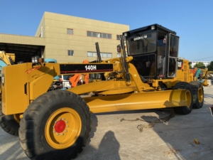 รถเกรดเดอร์ CAT 140H มือสองจากญี่ปุ่น สภาพดีเยี่ยม พร้อมอุปกรณ์ริปเปอร์ด้านหลังสำหรับงานปรับระดับถนน - Product Image 4