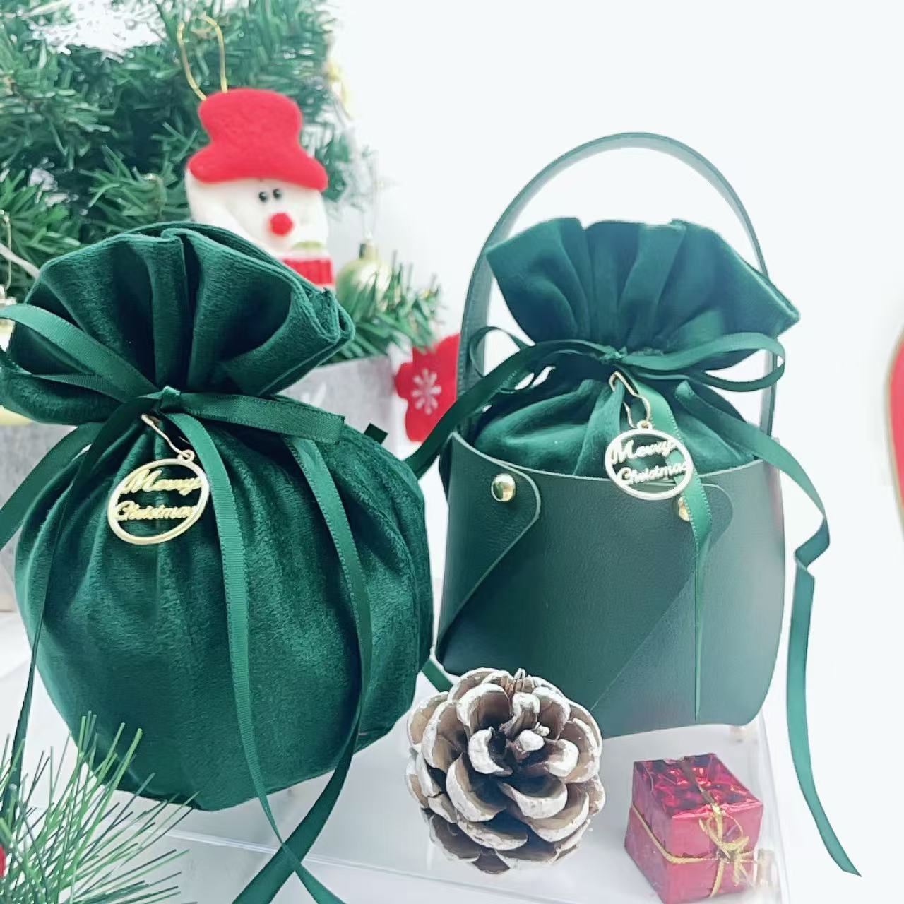 Sac en tissu vert foncé-seau en cuir-étiquette de Noël
