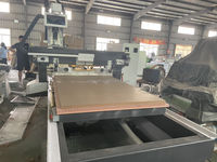 Routeur CNC multifonction HYSEN 1325 avec changeur d'outils linéaire pour le travail du bois