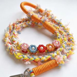 Regalo per Amanti degli Animali Domestici: Guinzaglio Personalizzato in Paracord con Texture Morbida e Motivo a Corda, Resistente, per Cani e Gatti - Product Image 1