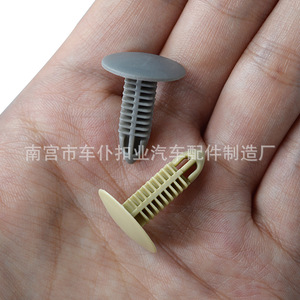 Clip en plastique gris A29 pour fixation automobile, idéal pour les revêtements de toit et de sièges General Motors - Product Image 4