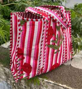 Bolso de Mano Acolchado de Algodón, Diseño Artesanal con Estampado de Bloques, Costuras Finas, para Viajes y Compras - Product Image 1