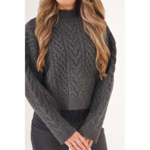 Suéter de Seda Antracita al por Mayor con Patrón de Punto en Espiral, Estilo Casual, Corto, con Logotipo Frontal y Decoración de Botones para Invierno - Product Image 4