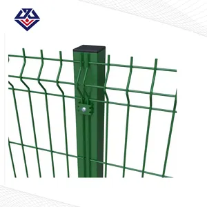 波兰弧形方形围栏面板3D焊接丝网聚氯乙烯涂层农场围栏框架