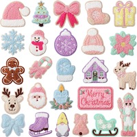 Patchs thermocollants en feutre non tissé rose avec appliques en chenille brodées en forme de cœur de Noël, Père Noël, bonhomme de neige, renne et gnome pour vêtements et sacs