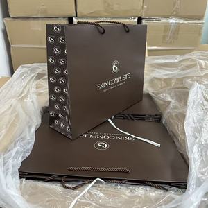 <span class=keywords><strong>Borse</strong></span> di Carta Personalizzate con Logo, Grandi Dimensioni, <span class=keywords><strong>Nere</strong></span> <span class=keywords><strong>Lucide</strong></span> Laminate per Negozi di Scarpe, Abbigliamento e Boutique di Marca Maschile - Product Image 4