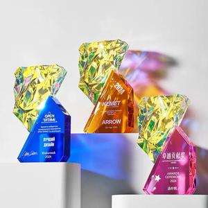 व्यक्तिगत इंद्रधनुष क्रिस्टल के आकार पुरस्कार ट्रॉफी कस्टम क्रिस्टल पुरस्कार ट्रॉफी, काले स्पष्ट एम्बर गुलाबी आधार MH-NJ0865 के साथ - Product Image 2