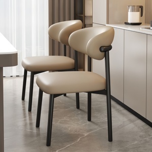 Silla de Comedor de Madera Maciza con Tapicería de Cuero, Diseño Moderno y de Lujo, Respaldo Curvo, Duradera y Ecológica, para Restaurante - Product Image 4
