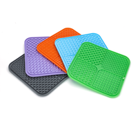 Tapis de léchage pour animaux de compagnie en silicone écologique avec logo personnalisé, imperméable, anti-étouffement, pour une alimentation lente, accessoire alimentaire pour chiens et chats
