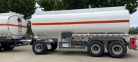 Camion-citerne Sinotruk d'occasion avec transmission manuelle Moteur diesel 6x4 Roue motrice Matériau en acier pour stockage d'huile Vente de Dubaï