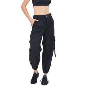 <span class=keywords><strong>Pantaloni</strong></span> <span class=keywords><strong>Cargo</strong></span> con cerniera e tasche larghe all'ingrosso da <span class=keywords><strong>donna</strong></span> <span class=keywords><strong>pantaloni</strong></span> affusolati intrecciati <span class=keywords><strong>pantaloni</strong></span> a matita neri a <span class=keywords><strong>vita</strong></span> <span class=keywords><strong>alta</strong></span> Casual - Product Image 1