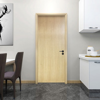 Porte intérieure en bois minimaliste moderne avec poignée à levier noir en grain de chêne clair, isolation acoustique, pour salle de bain et maison