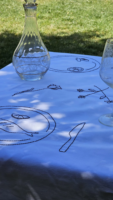 Ensemble de table moderne minimaliste en lin brodé à la main, blanc, écologique, durable, pour tous les jours et les occasions spéciales