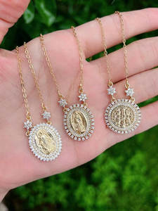 धार्मिक आभूषण वर्जिन मैरी/सैन बेनिटो ज़िरकोनिया आकर्षण हार सोना मढ़वाया आभूषण - Product Image 4