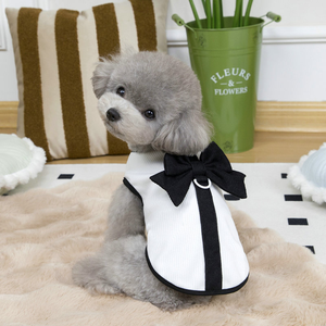 Venta al por mayor: Vestido sencillo y moderno <span class=keywords><strong>en</strong></span> blanco y negro con lazo para perros y gatos, chaleco y falda bonitos de invierno hechos de poliéster para uso <span class=keywords><strong>en</strong></span> verano. - Product Image 4