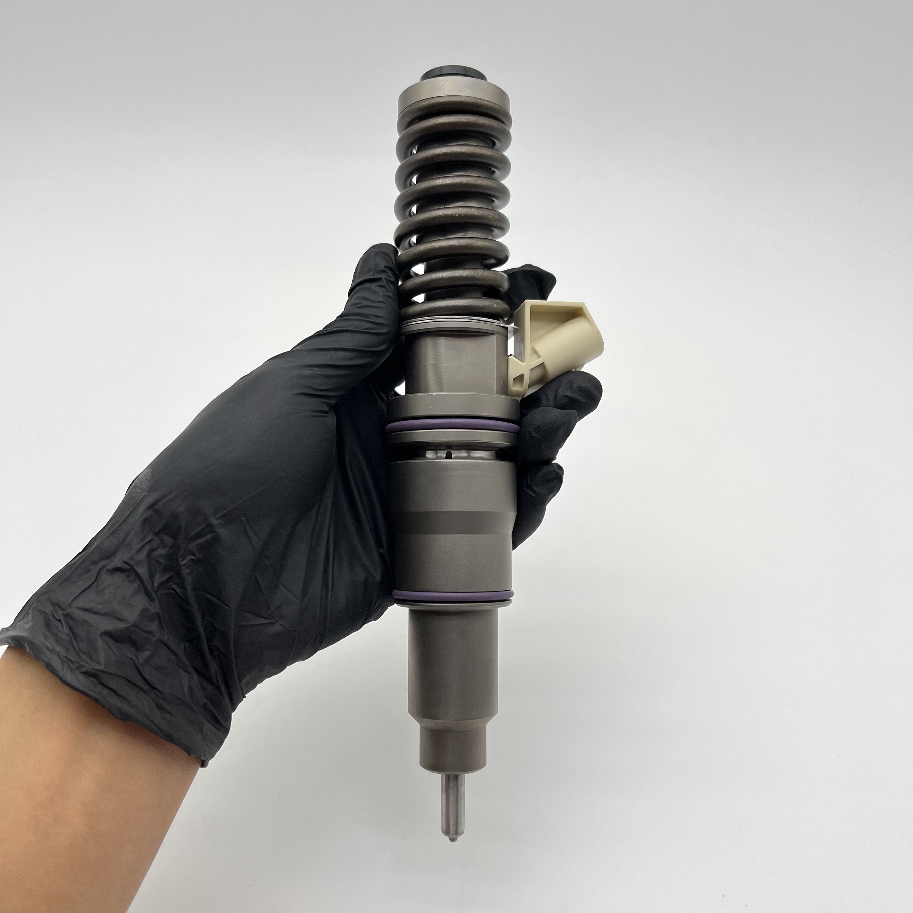 Diesel Injector Common Rail Injector Fuel Electronic Unit Injector  3803848 BEBE4C15001 BEBE4C10001 for VOLVO 9.0 LITRE TRUCK