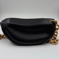 Sacs à main de luxe d'occasion en gros, sac à bandoulière nuage en cuir véritable noir, un incontournable tendance pour hommes et femmes