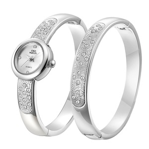Reloj de Mujer Fashion G&<span class=keywords><strong>D</strong></span> <span class=keywords><strong>518</strong></span>, Juego de Relojes de Alta Calidad con Movimiento de Cuarzo Importado, Resistente al Agua, Relojes de Aleación de Zinc con Adornos de Diamantes y Brazalete - Product Image 5