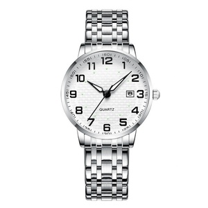 Montre à quartz élégante avec bracelet en acier - Product Image 1