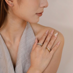 Bijoux en acier inoxydable plaqué or 18 carats, ensemble de bagues bicolores, zircone cubique, anneaux empilables entrelacés pour femmes, bijoux tendance - Product Image 4