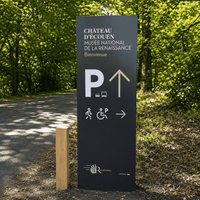 Panneau de signalisation routière réfléchissant « Interdiction de stationnement à tout moment » pour la gestion des propriétés et les applications municipales