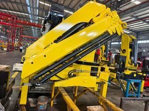 Grúa Hidráulica Urbana de Trabajo Ligero, Alta Eficiencia, 8 Toneladas, Pluma Plegable de 4 Secciones - Product Image 3