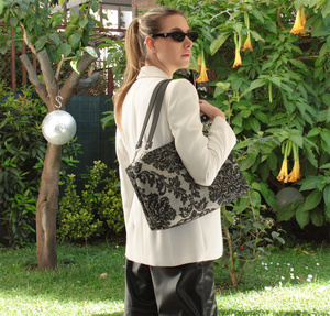 Affidabile Borsa a Tracolla da Donna Modello Madrid in Materiale Mat-b, Personalizzata in PVC e Cotone, Artigianale con Tracolla, Stile Rock Classico Sostenibile - Product Image 6