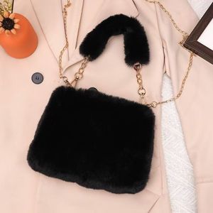 Sac à bandoulière petit sac à main carré recouvert de fourrure artificielle avec chaîne réglable pour les femmes à la recherche d'accessoires d'hiver confortables - Product Image 1