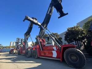 Venta Especial: Apilador Retráctil Usado de Segunda Mano, Maquinaria para Movimiento de Tierras KALMAR 45t - Product Image 2