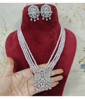 Ensemble de colliers multi-brins perlés de qualité supérieure avec pendentif central en zircon cubique et boucles d'oreilles assorties, bijoux élégants et tendance