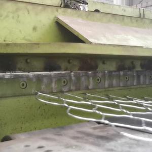 Machine de fabrication de mailles de <span class=keywords><strong>gabion</strong></span> entièrement automatique CNC ligne de production avec rouleau de coupe engrenage PLC composant de noyau de roulement de pompe à moteur - Product Image 4