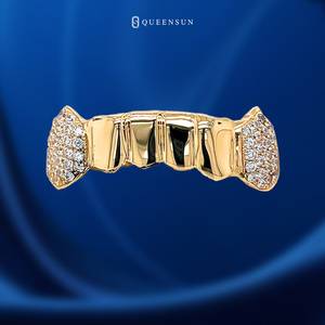 Золотые зубные протезы Queensun 10K с цельным золотым ободком, 6 шт., для нижней челюсти, в стиле хип-хоп, с крупными зубами, с золотым покрытием, в стиле хипстер, ювелирные изделия для тела, с муассанитом - Product Image 1