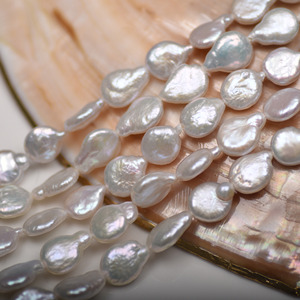 Perles d'eau douce naturelles blanches d'environ 10-11 mm, forte luminosité, forme baroque, gouttelettes d'eau, perle semi-finie - Product Image 3