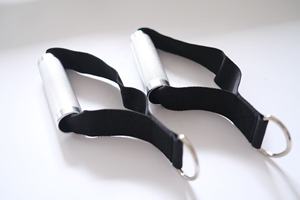 Poignée d'entraînement en aluminium argenté INIKO avec anneau en D, 1320g, 130x30mm, accessoire de fitness pour salle de sport - Product Image 5