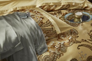 Parure de lit en soie douce et soyeuse, ensemble de literie avec housse de couette 100%, drap (ajusté) et taie d'oreiller - Product Image 3