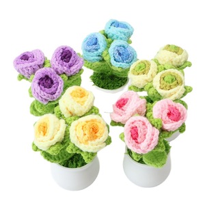 กระถางดอกกุหลาบถักนิตติ้งไล่เฉดสี ของตกแต่งโต๊ะทำงาน สไตล์นอร์ดิก ของขวัญวันเกิดสำหรับบ้านและออฟฟิศ โทนสีครีมสวยงาม - Product Image 5