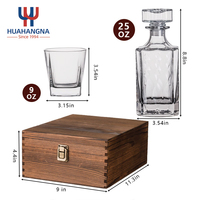 Parfait Coffret Carafe à Whisky Gravé au Laser avec 1 Carafe à Whisky de 750 ml et 2 Verres à Whisky Carrés, Idéal pour Cadeau de Mariage