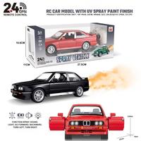 Voiture télécommandée 2,4 GHz avec fonction de pulvérisation, 7 canaux, lumières et sons, portes ouvrables, rechargeable par USB, pour enfants et adultes