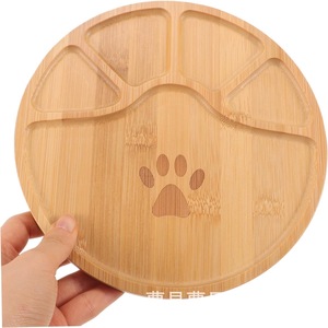 Assiette en bambou en forme de patte de chat pour enfants, plateau rond en bois pour servir des collations avec motif de patte. - Product Image 1