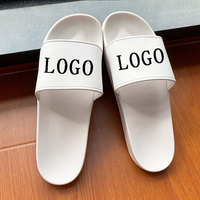 Sandales d'été pour hommes, style claquettes de sport à bout bleu, imprimé tendance, semelle intérieure légère en PVC, claquettes de douche, sandales d'extérieur résistantes à l'usure