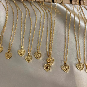 Elegante Collar de Cadena de Clavícula de Acero Inoxidable Dorado con Colgante de Letra A-Z en Forma de Corazón <span class=keywords><strong>para</strong></span> Mujer - Product Image 3