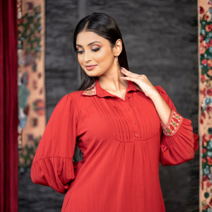 Vestido corto de gasa con bordado y volantes en el cuello y puños para mujer, ropa casual al por mayor - Product Image 1