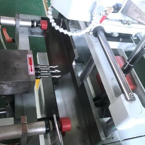 Machine de fraisage et de perçage en aluminium et PVC de 2250 W 380 V pour la fabrication de portes et de fenêtres, facile à utiliser - Product Image 2