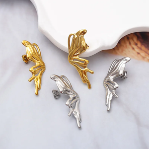 ต่างหูผีเสื้อสแตนเลสสุดชิคสำหรับผู้หญิง สไตล์ทอง 18K ดีไซน์ผีเสื้อเหล็ก 3 มิติ เครื่องประดับหวานและเท่สำหรับใส่ทุกวัน - Product Image 6