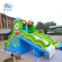 Système combiné de toboggan aquatique gonflable géant en PVC pour l'extérieur avec support de rinçage d'eau pour usage scolaire et commercial